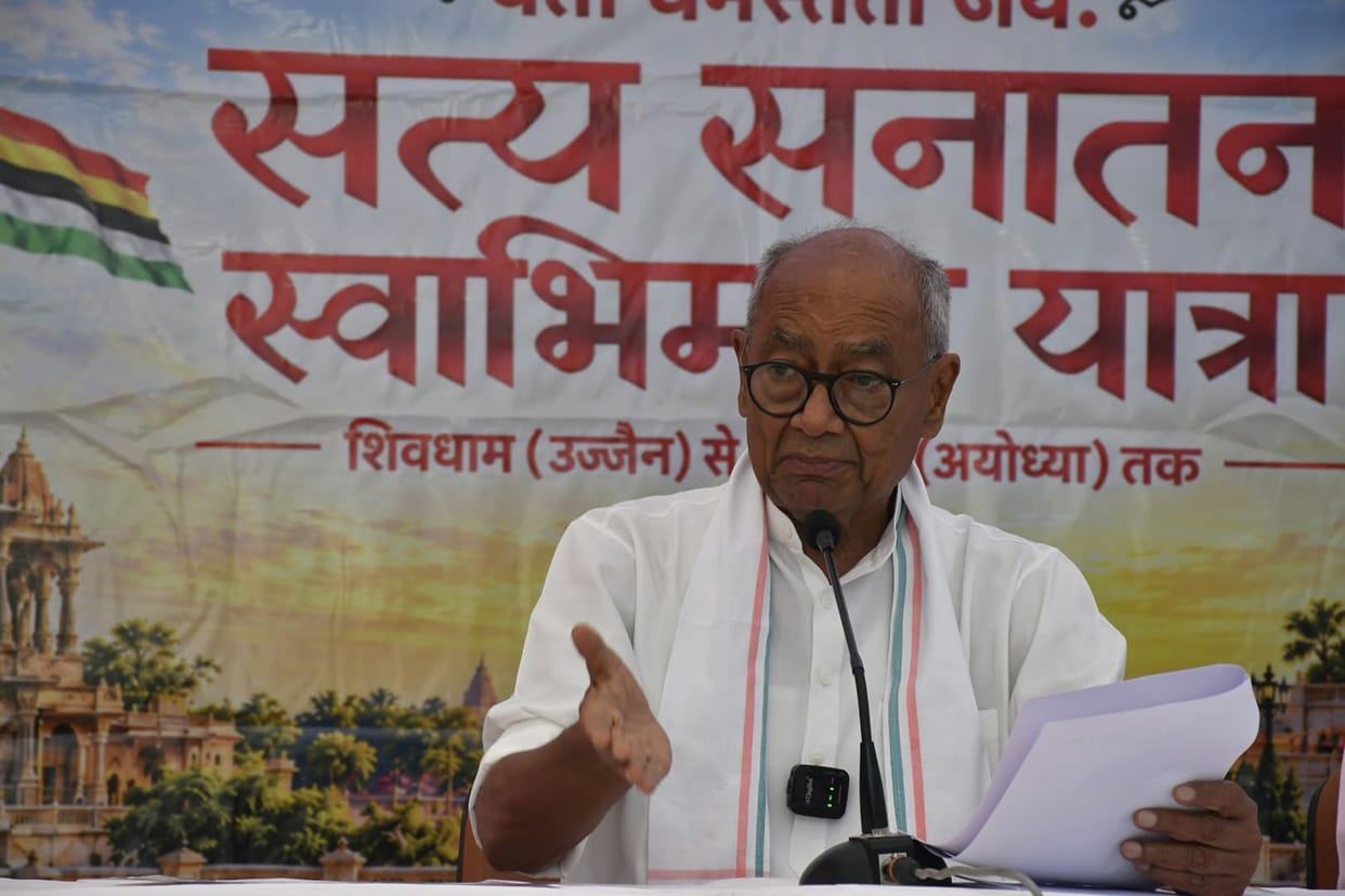 Digvijaya Singh’s *padyatra* (foot march): Receives support from two Shankaracharyas; a pledge to raise public