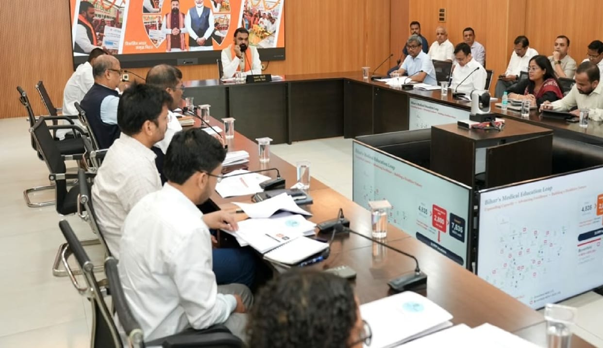 Bihar CM Calls for Modern District Hospitals, Upgradation of Patna Ayurvedic College