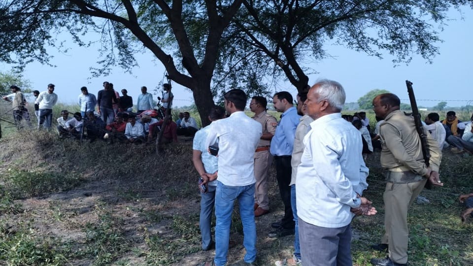 Young man commits suicide by hanging in Mauranipur