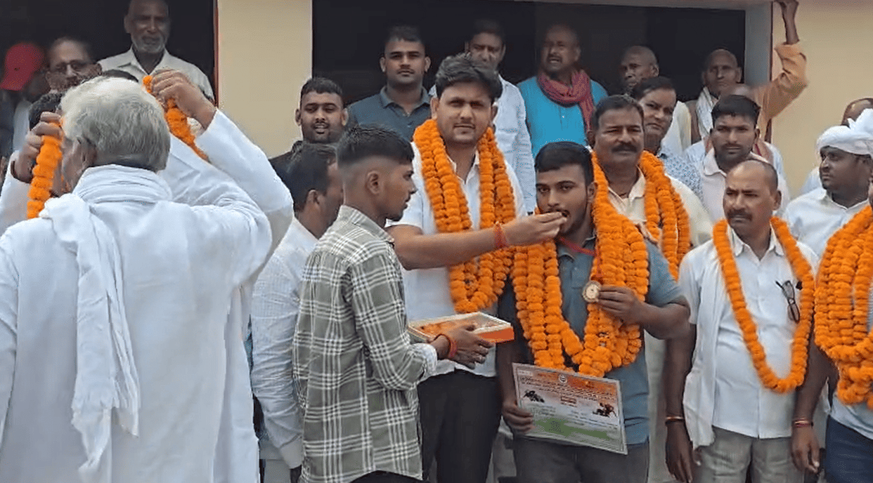 Ghazipur Vishal Yadav welcomed upon return after winning gold medal in state level wrestling