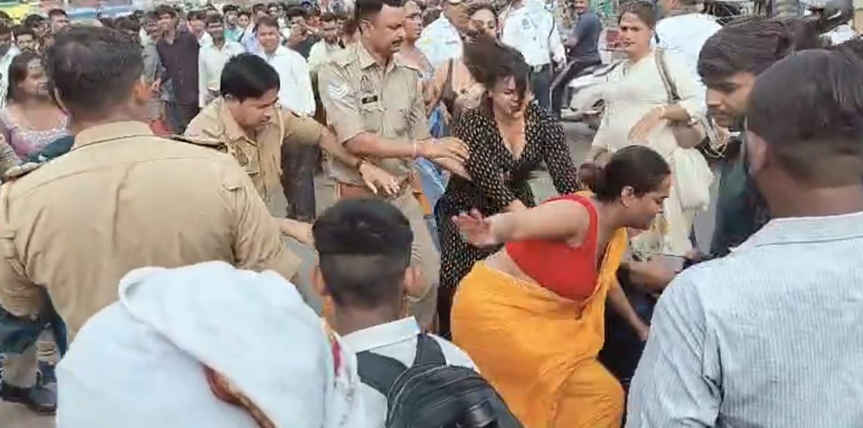 Two Groups of Transgender Persons Clash Over Diwali Neg, Create Ruckus at Police Outpost