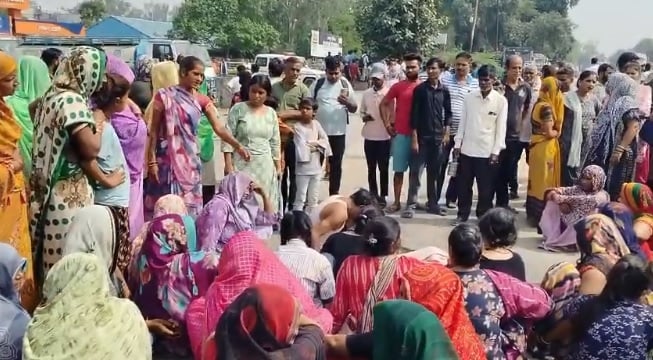 कानपुर: तेल टैंकर ने महिला को रौंदा, परिजनों ने की सड़क जाम, एक घंटे तक चला हंगामा, शव पोस्टमार्टम के लिए भेजा