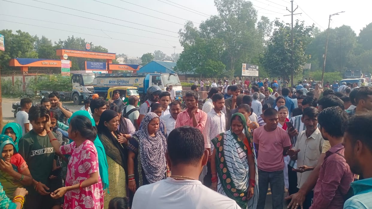 Kanpur Tragic road accident in Panki speeding tanker ran over woman causing her death on the spot