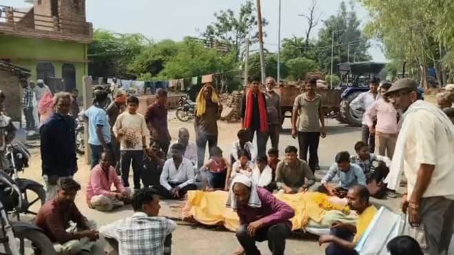 Orai Uproar over poor condition of  path to cremation ground villagers place body on road blocking traffic