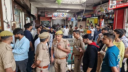 Saharanpur: Raid at Banerjee Market; counterfeit mobile phones and parts were being sold