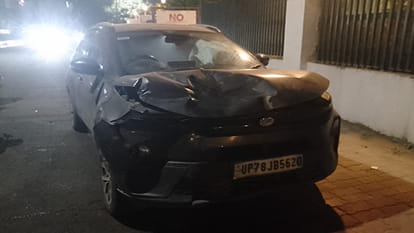 E-rickshaw overturns after being hit by an out-of-control car in Swaroop Nagar; three injured