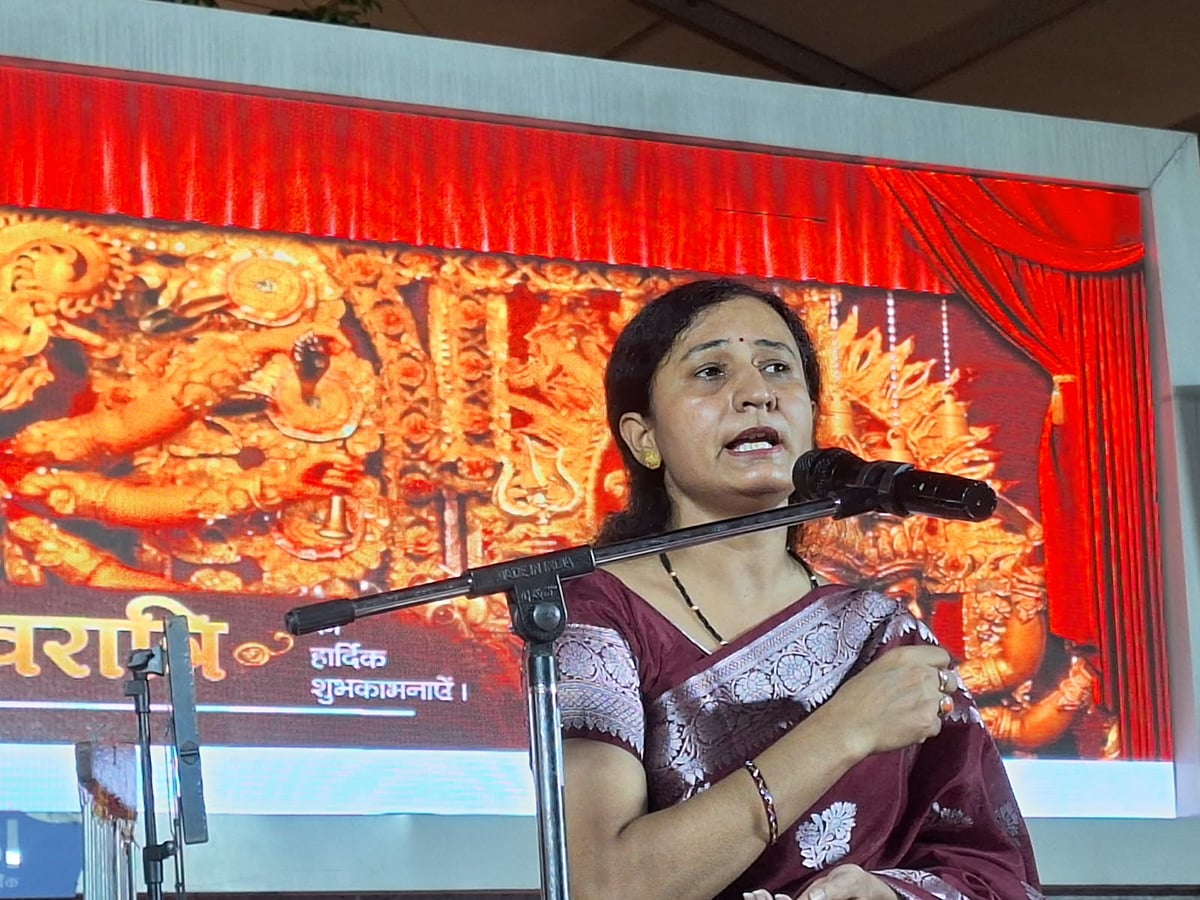 वाराणसी: काशी विश्वनाथ धाम में नवरात्रि महोत्सव की छठी संध्या, डॉ. शिवानी शुक्ला ने दी गायन प्रस्तुति