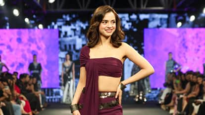 tejasswi prakash stunning Look In a Fashion Week Nitanshi Goel turns showstopper for Suneet Varma collection