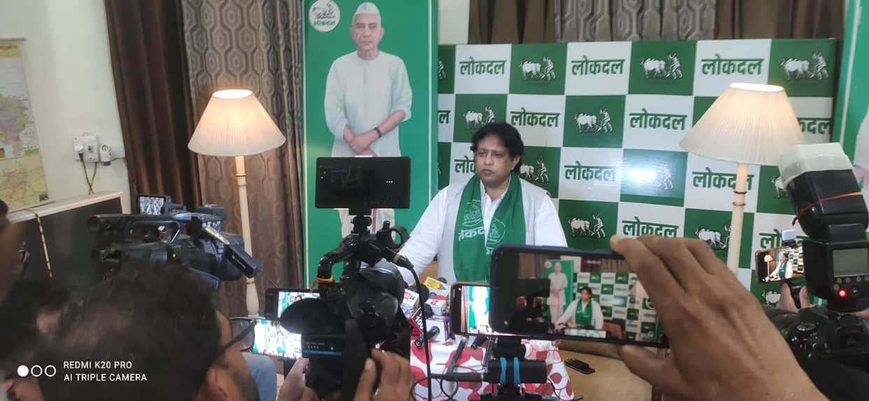 "The battle for the SIR will now be fought amidst the roar of farmers' tractors in Delhi."