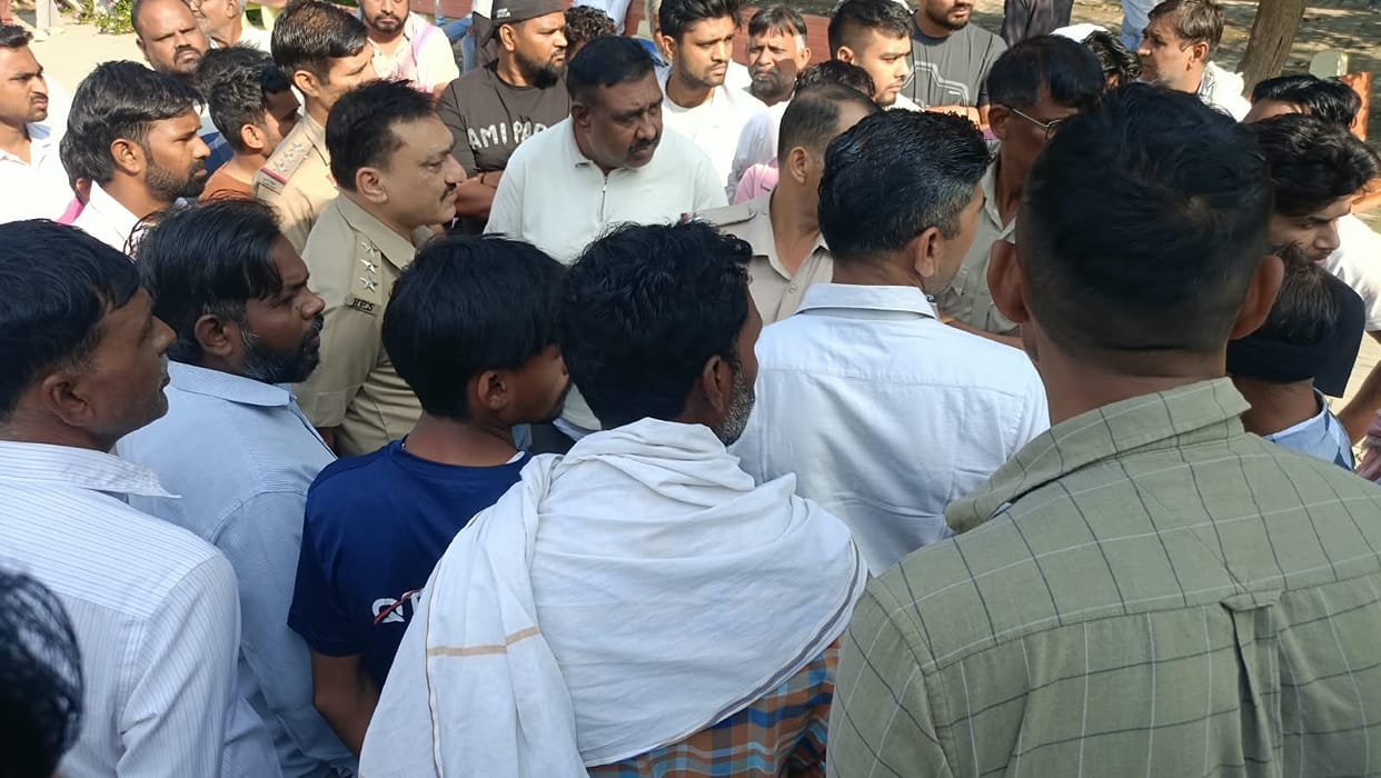 Out-of-control car hits a tree on Karnal Road in Kaithal; three people, including two brothers, killed
