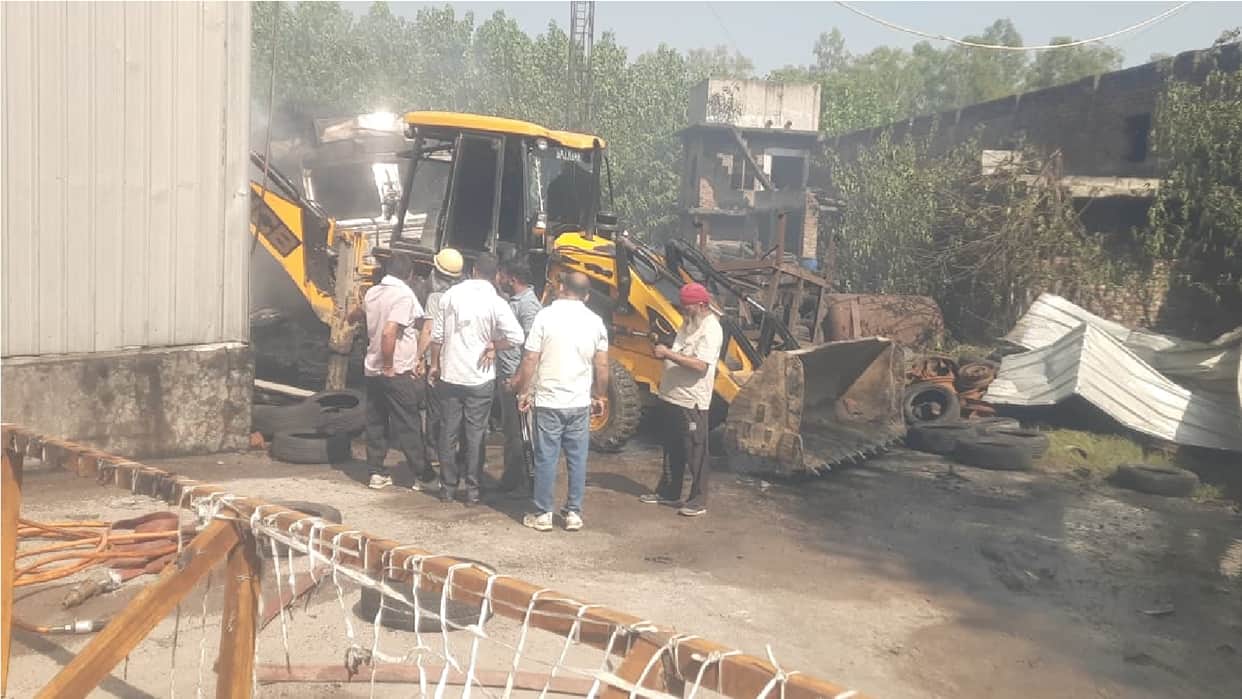 Fire breaks out at tyar factory in Balachaur, Yamunanagar: two people sustain burns