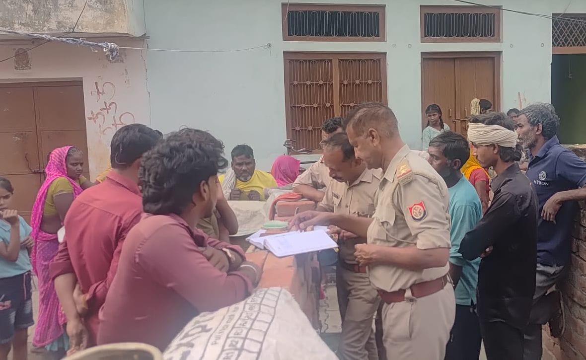kasganj five killed eco car accident bulandshahr belone temple