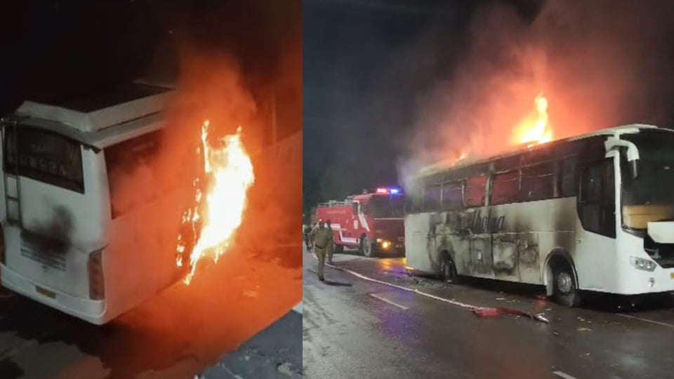 Fire breaks out in a moving bus; children's lives saved thanks to the alertness of a motorcyclist