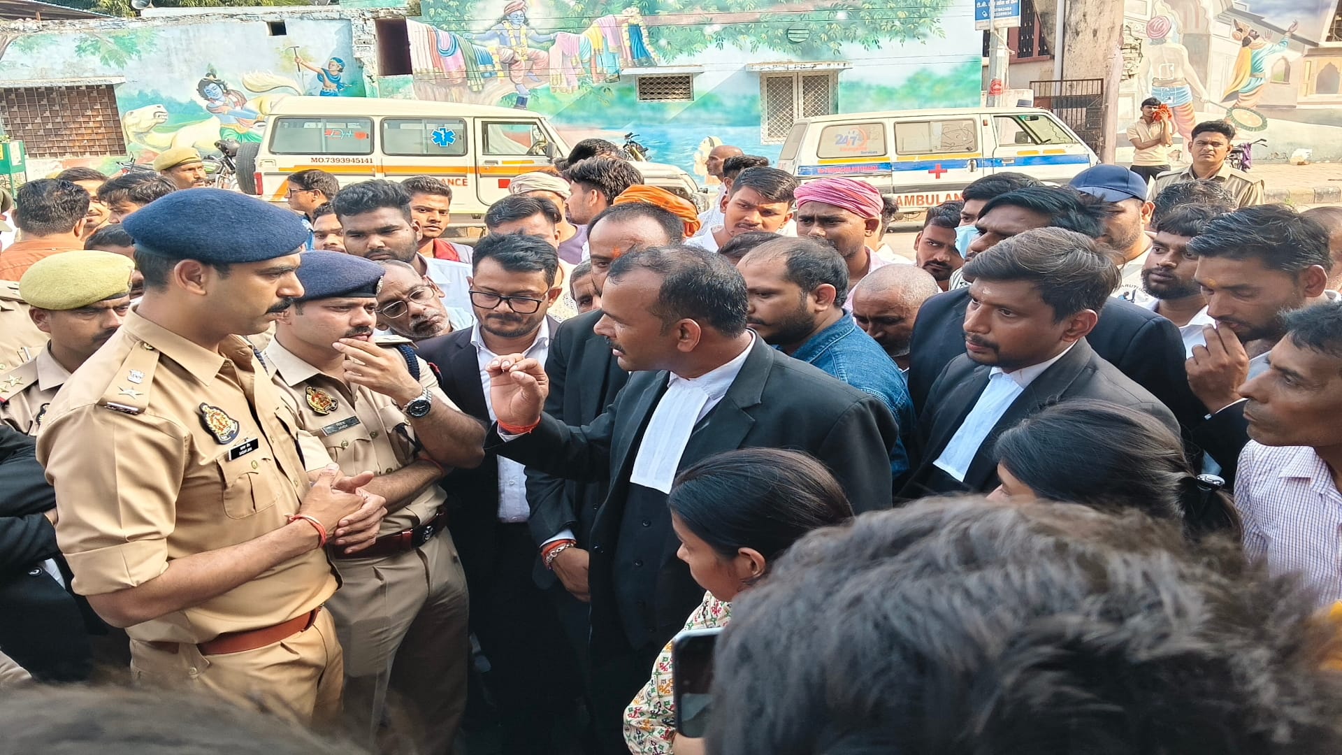 Prayagraj murder case Wife says husband was shot in front of the police outpost in-charge; police remained