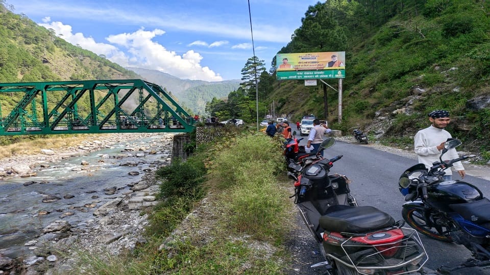 सरयू नदी किनारे मिला युवक का शव