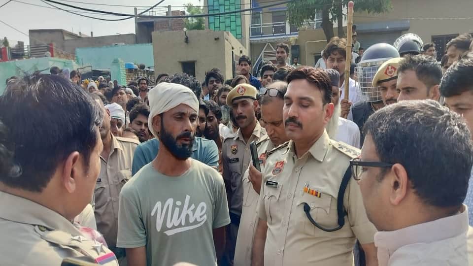 Uproar occurred at the funeral of cattle smuggler Shahid, alias Advani