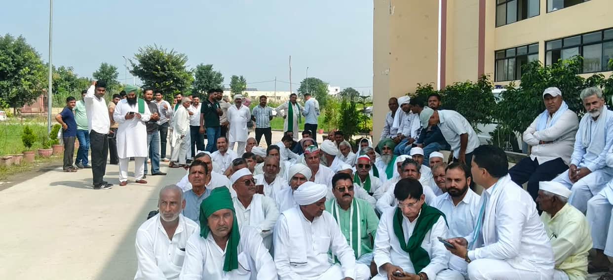 Shamli Farmers Protest, Demand Sugarcane Price of ₹500 per Quintal Before Mills Open