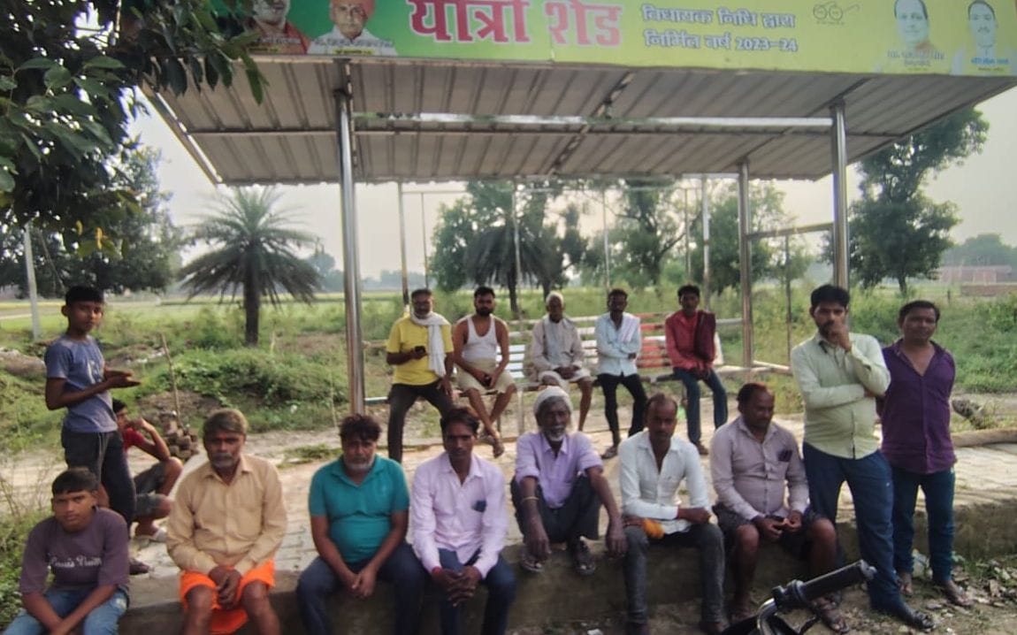 kasganj five killed eco car accident bulandshahr belone temple