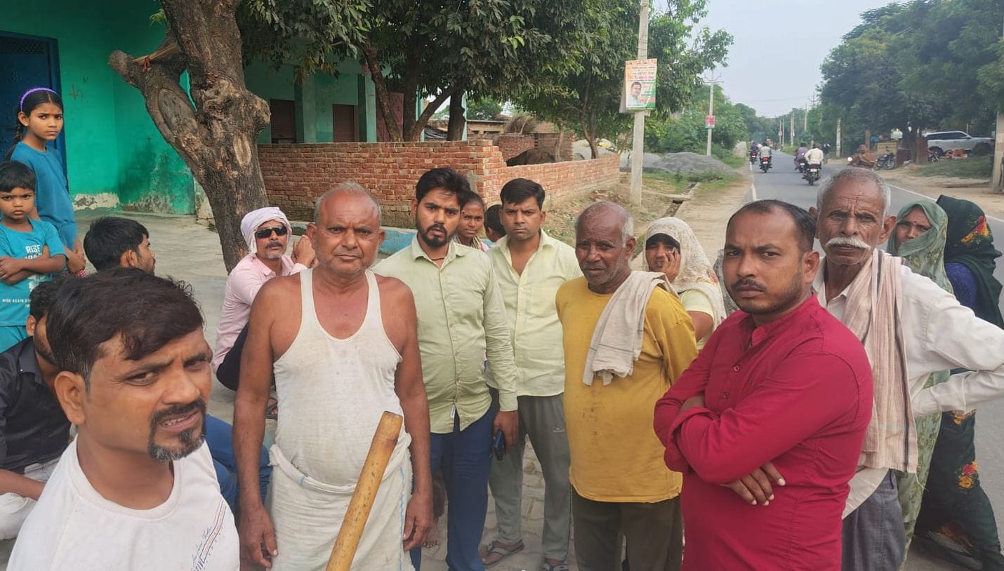 kasganj five killed eco car accident bulandshahr belone temple