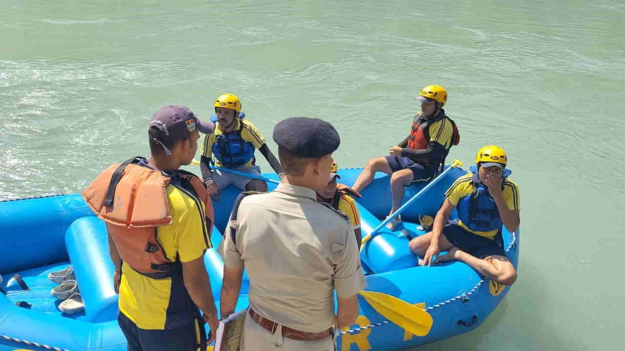 Tehri garhwal news 53 Year old man swept away while bathing in river near dhundeshwar mahadev temple