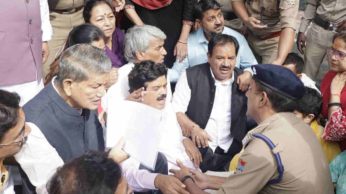 देहरादून: लोकभवन में प्रदर्शन करने वाले कांग्रेस नेताओं पर केस; गणेश गोदियाल, हरक सिंह समेत 40 से अधिक शामिल