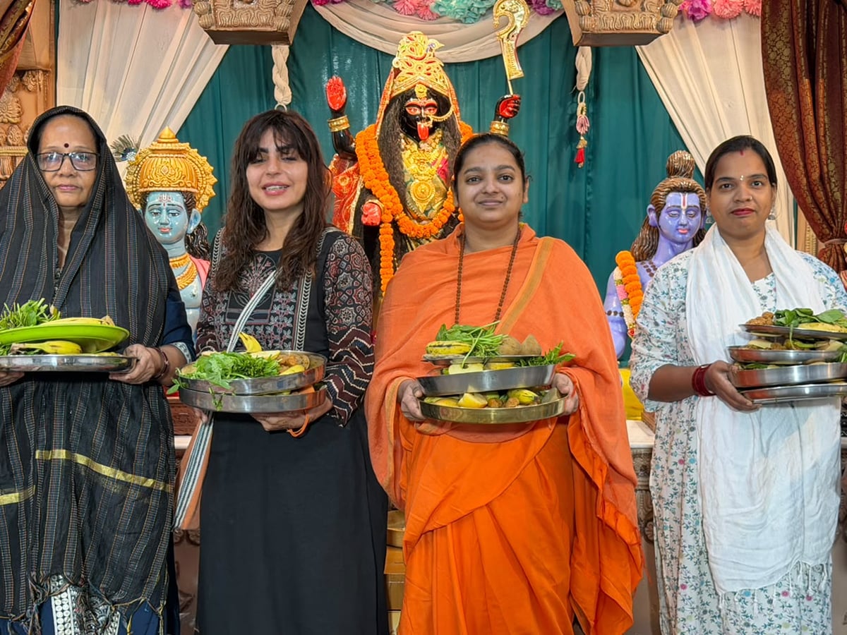 वाराणसी: नवरात्रि के षष्ठम दिवस पर श्री श्री गीता सोसाइटी ने की गौ सेवा, निःस्वार्थ सेवा का दिया संदेश