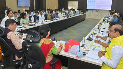 10 officials, including Divisional Commissioner, Police Commissioner, and DM, absent from Mahana's meeting