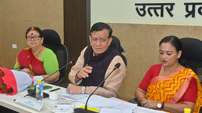 10 officials, including Divisional Commissioner, Police Commissioner, and DM, absent from Mahana's meeting