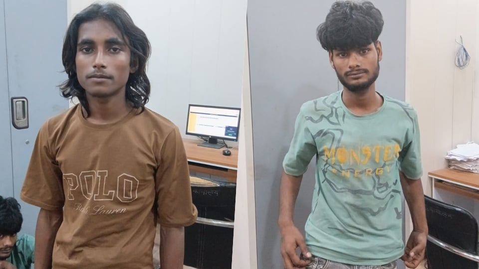 गाजियाबाद: मोबाइल झपटकर भाग रहा था रितिक, ट्रेन की चपेट में आकर दोनों पैर कटे, दो अन्य साथी भी गिरफ्तार