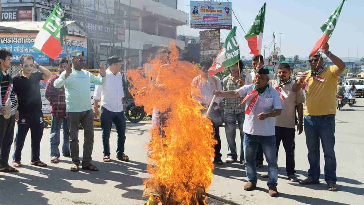 UKD burns BJP effigy in bhaniyawala demands justice for ankita bhandari and action against dushyant gautam