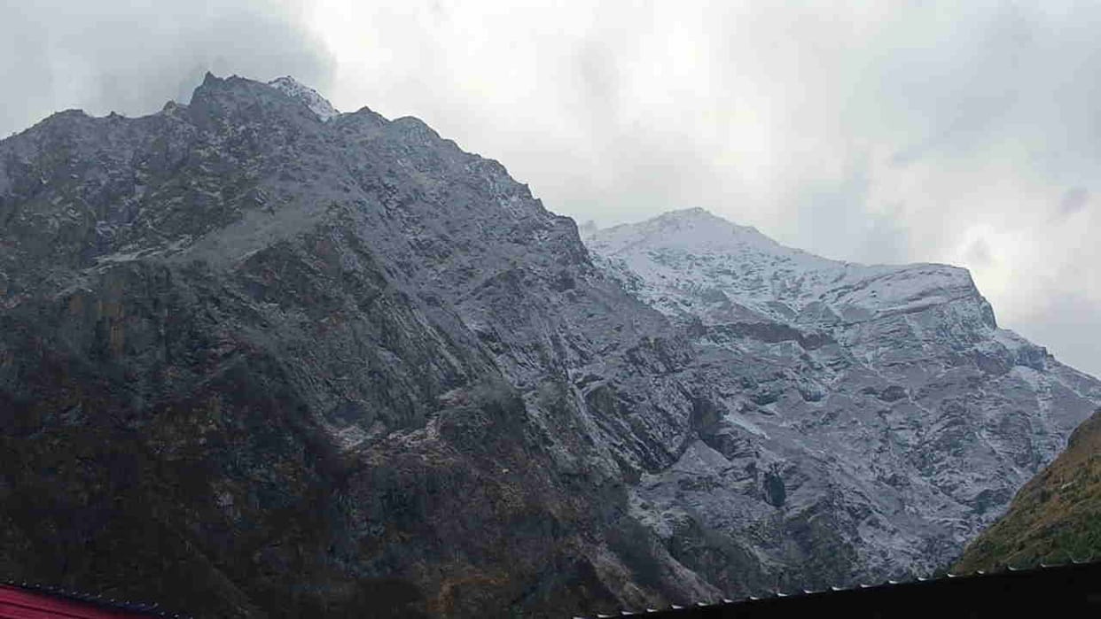 Snowfall Badrinath dham weather changes snowfall in higher reaches brings a sharp Uttarakhand weather News