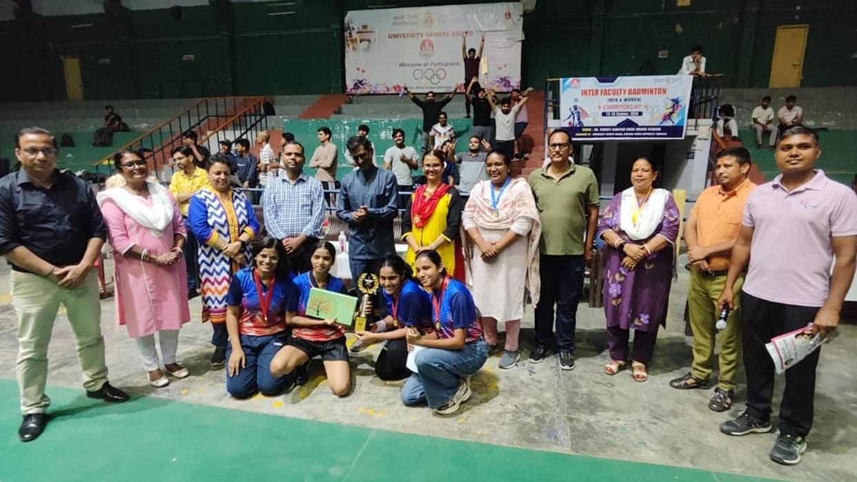 Sports News MMV student Akanksha emerges winner in badminton showcasing 5 smashes two drop shots