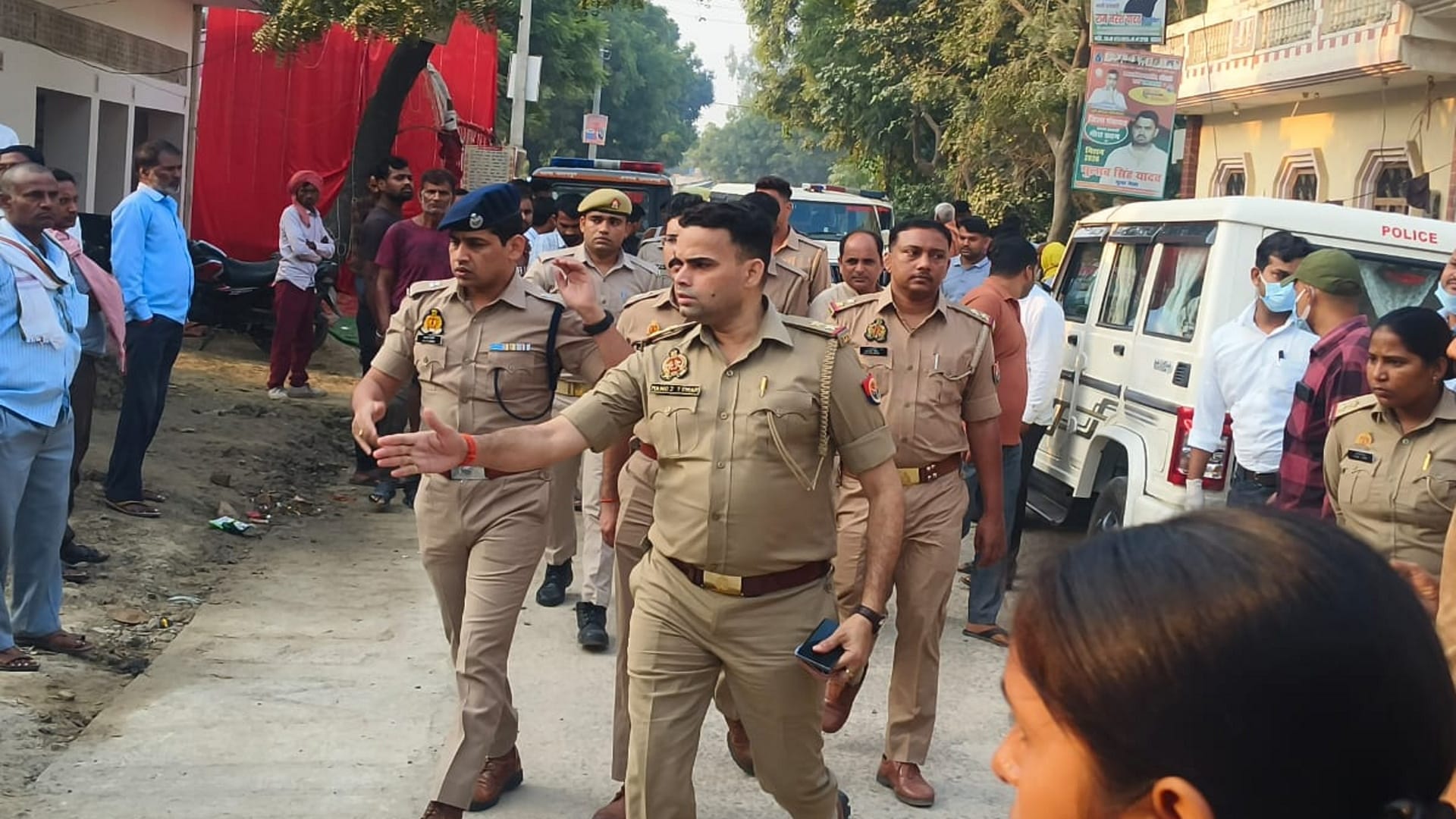 फतनपुर में घटना के बाद पहुंची पुलिस।