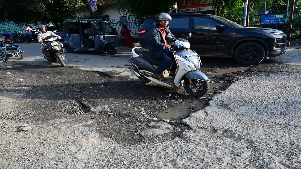 Potholes not cleared in Haldwani
