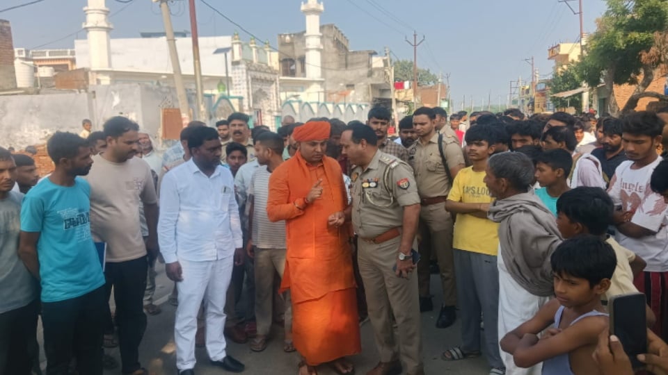 शामली: वृद्धा की हत्या से उबाल, शव गांव पहुंचते ही हंगामा, कांधला-कैराना रोड पर जाम लगाने का प्रयास