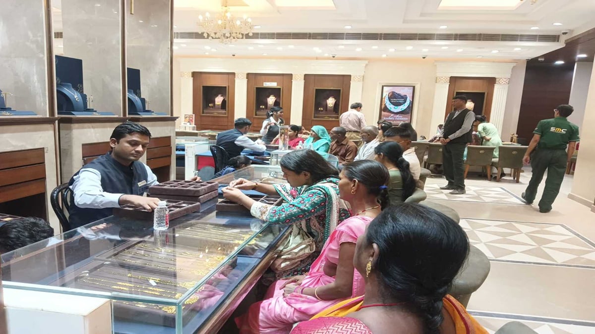 गोरखपुर: त्योहारी सीजन में चमका सराफा बाजार, धनतेरस-दिवाली और लगन तक बंपर कारोबार की उम्मीद