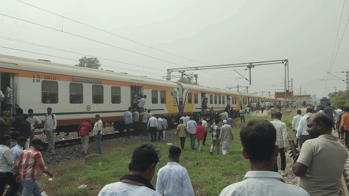 झांसी: मेमो ट्रेन में एसआई महिला से छेड़छाड़, ट्रेन रुकी; आरोपी भी फोर्स में