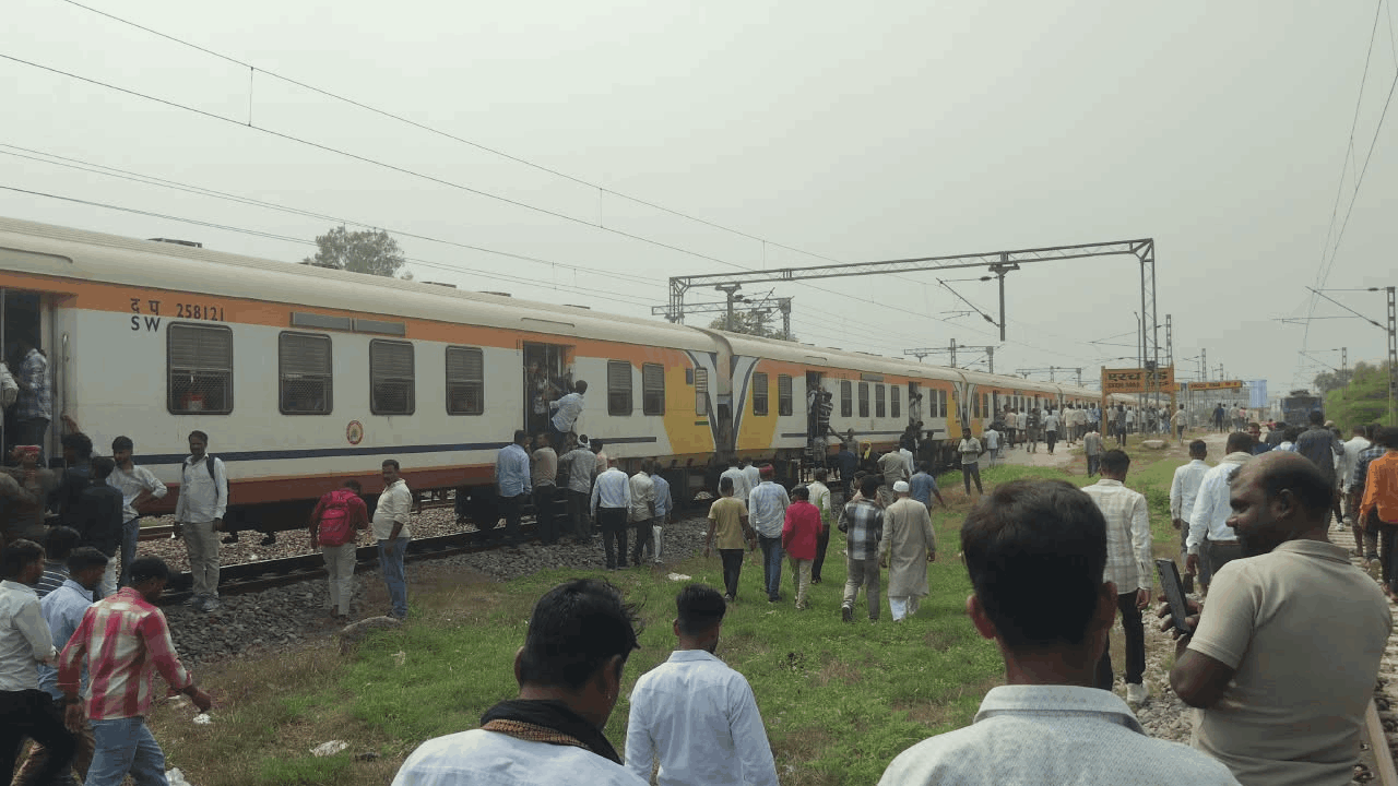 मेमो ट्रेन में एसआई महिला से छेड़छाड़