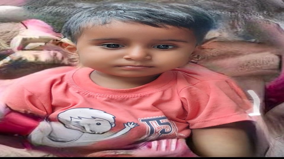 अलीगढ़: मां के सामने बच्ची पर गिरा खौलता दूध, उपचार के दौरान तोड़ा दम, परिजनों का रो-रोकर बुरा हाल