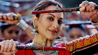Garba Special Nagada Sang Dhol Kamariya Dholida To Chogada Tara These Bollywood Songs Navratri