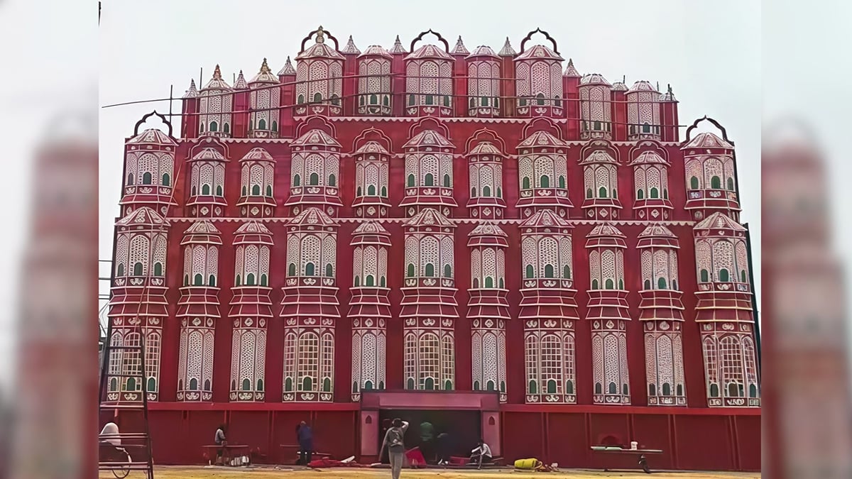 मां के खुले पट: जगतजननी के उत्सव में वंदन के लिए उठे हाथ, मंत्रों से गूंजे पंडाल; शुभ मुहूर्त में पूजन