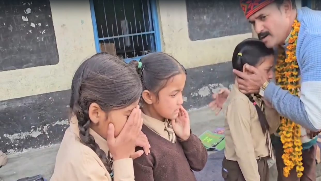 Students become emotional upon their teacher's transfer, burst into tears