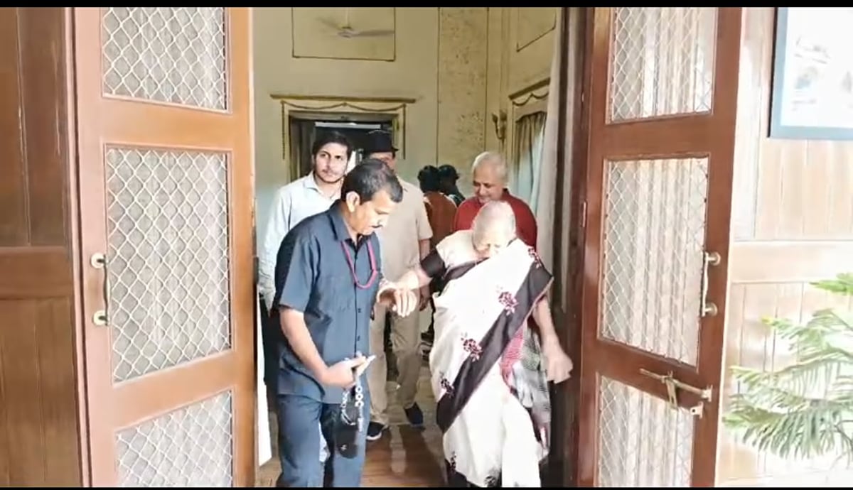 इंदौर: मुख्यमंत्री से ताई ने की मुलाकात मजाकिया लहजे में कहा- नौकरी मांगने आई थी