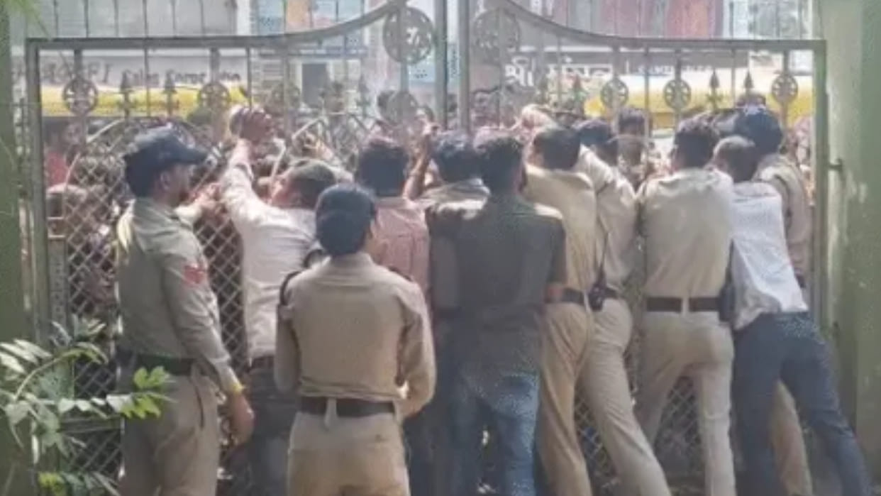 bhopal bairagarh 13 year old girl murder protest road blockade police station