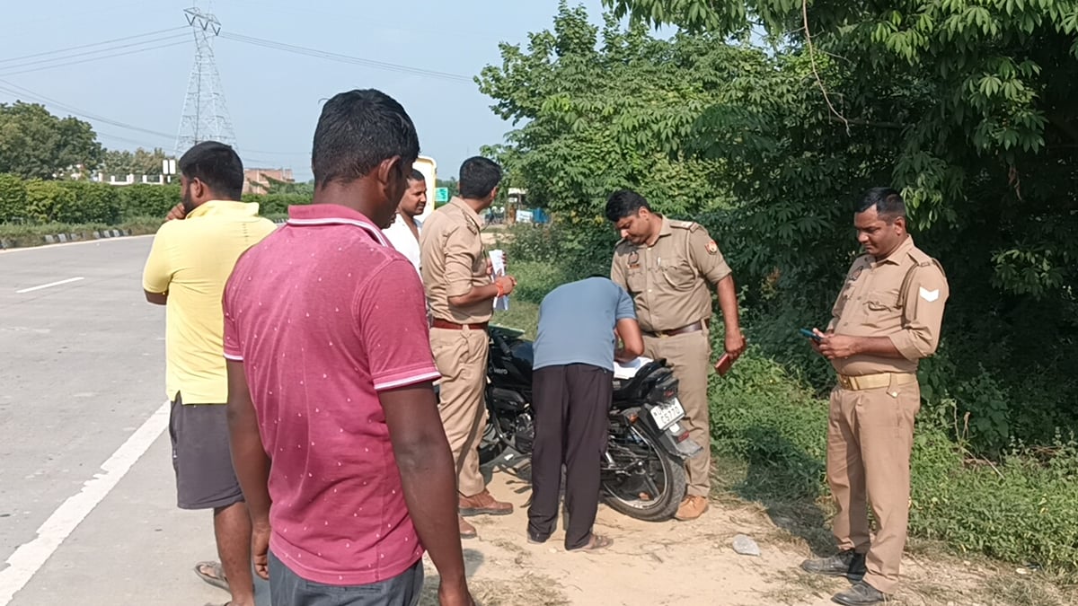 वाराणसी: दुबई से लौटे पति को एयरपोर्ट से लेने गई पत्नी की हादसे में मौत, पति घायल