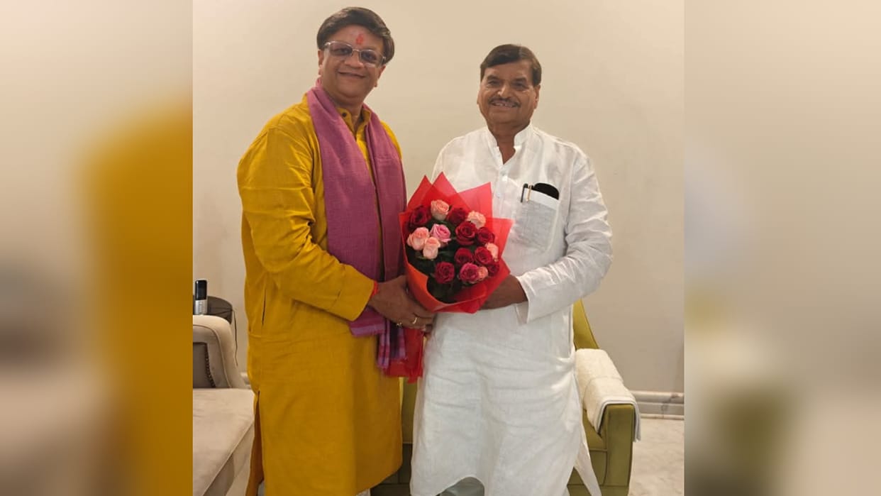 Vidup Agrahari leaves BJP to join SP; accepts party membership in the presence of Akhilesh