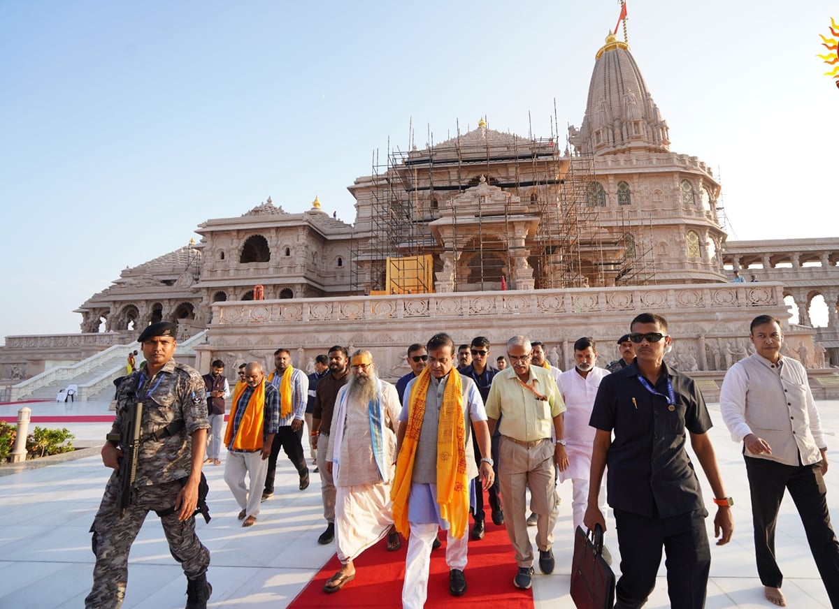 यूपी: राम मंदिर पहुंचे असम के सीएम हिमंत बिस्वासरमा, बोले- अखिलेश में अयोध्या से लड़ने की ताकत ही नहीं