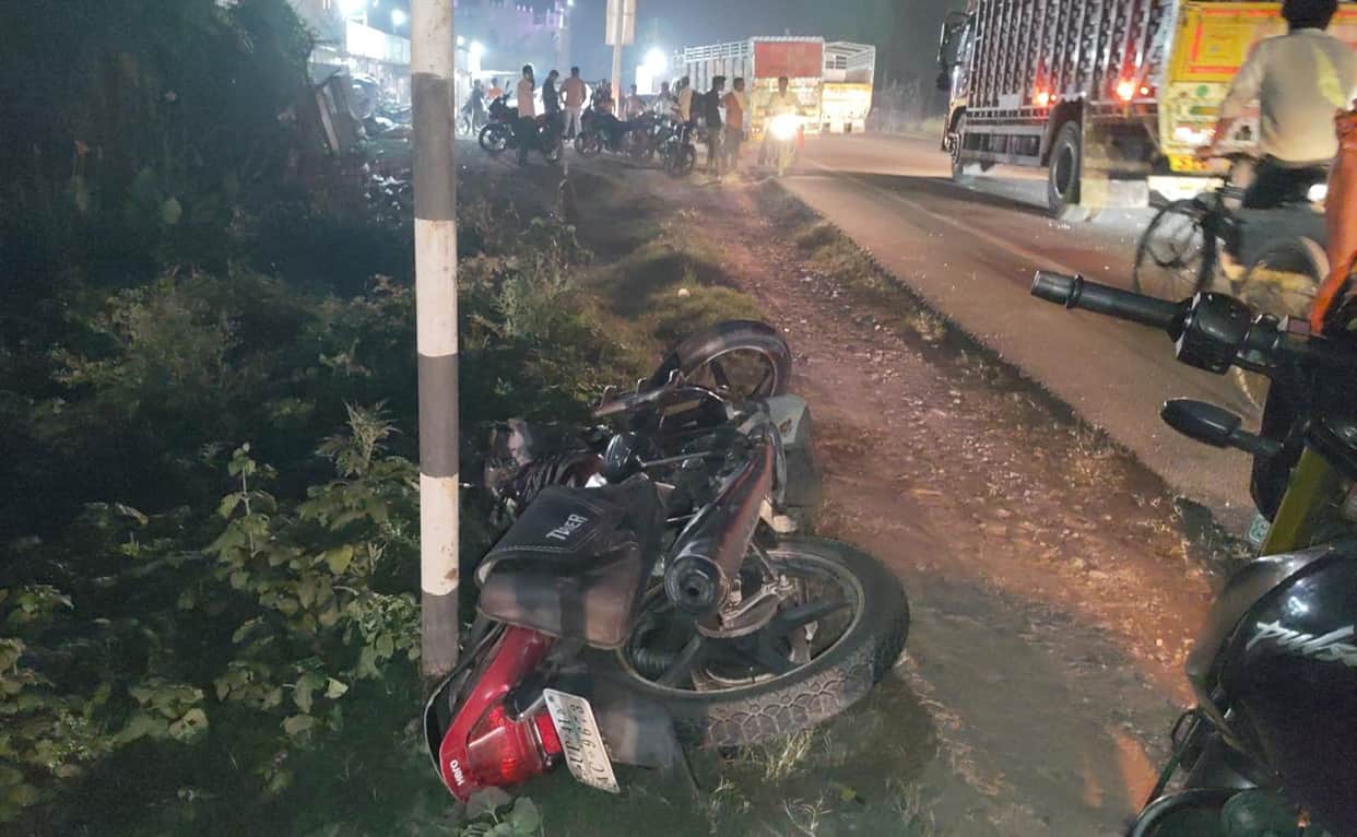 Bahraich: Roadways bus and bike collide head-on, two youths die; could not reach hospital