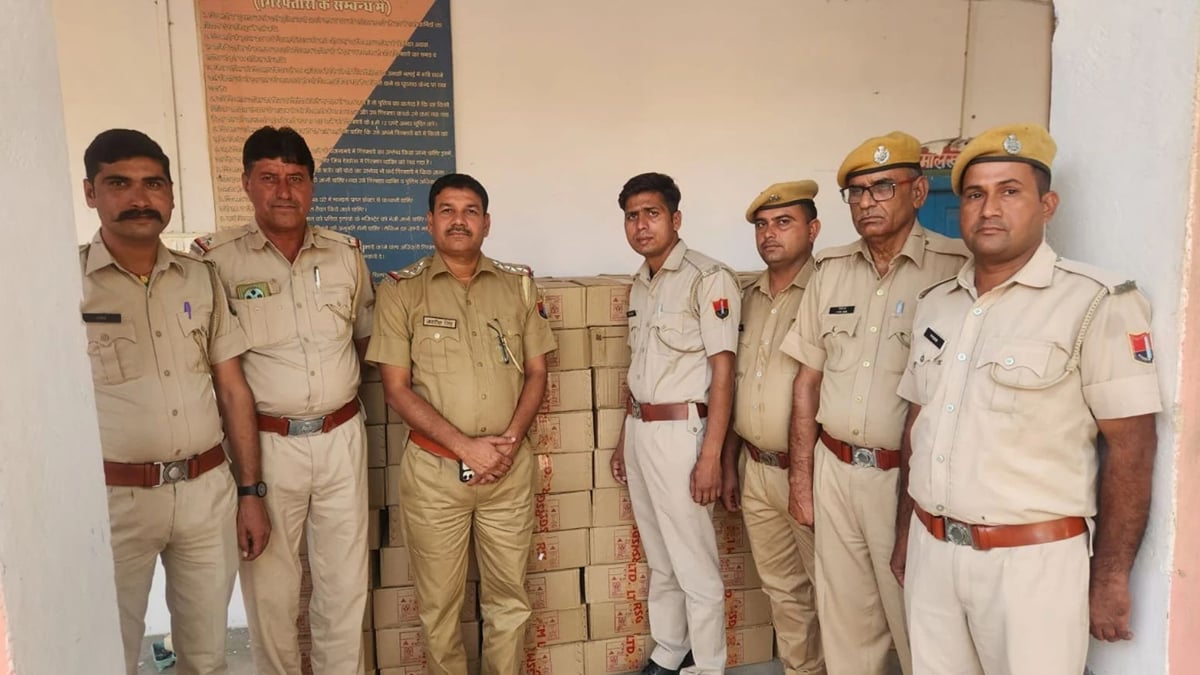 चूरू में नकली शराब फैक्टरी का भंडाफोड़: 6720 पव्वे बरामद, चार आरोपी गिरफ्तार; नकली लेबल और मशीनें जब्त