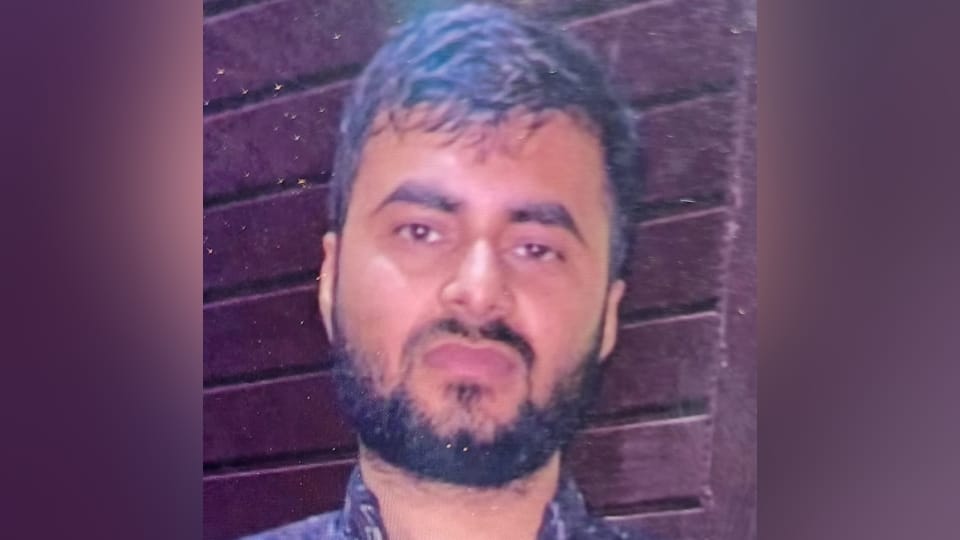 Baghpat: Bike : Bike crashes into a wall; youth preparing for police recruitment dies; Chetan was the only son